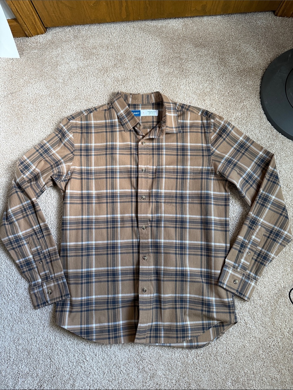 Like New Old Navy Built in Flex Tan Plaid Everyday Long Sleeve Shirt. Size M